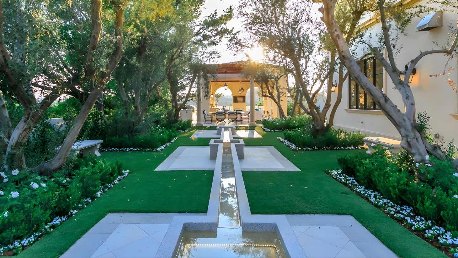 Turf Courtyards Courtyard Turf Installation in Burbank, CA